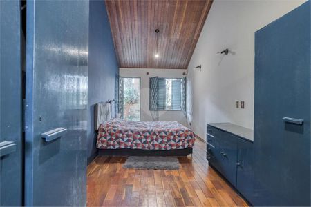 Casa à venda com 379m², 6 quartos e 4 vagas Casa à venda com 379m², 6 quartos e 4 vagasQuarto