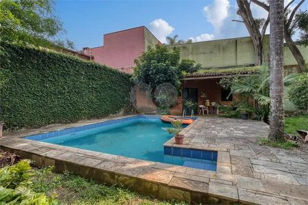 Casa à venda com 379m², 6 quartos e 4 vagas