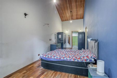 Casa à venda com 379m², 6 quartos e 4 vagas Casa à venda com 379m², 6 quartos e 4 vagasQuarto