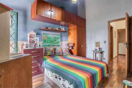 Casa à venda com 379m², 6 quartos e 4 vagas Casa à venda com 379m², 6 quartos e 4 vagasQuarto