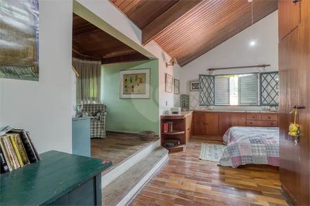 Casa à venda com 379m², 6 quartos e 4 vagas Casa à venda com 379m², 6 quartos e 4 vagasQuarto