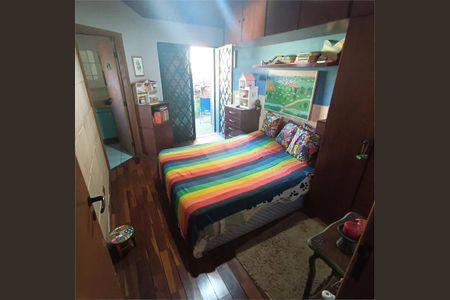 Casa à venda com 379m², 6 quartos e 4 vagas Casa à venda com 379m², 6 quartos e 4 vagasQuarto