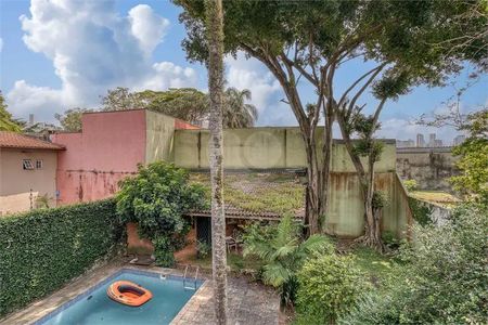 Casa à venda com 379m², 6 quartos e 4 vagas