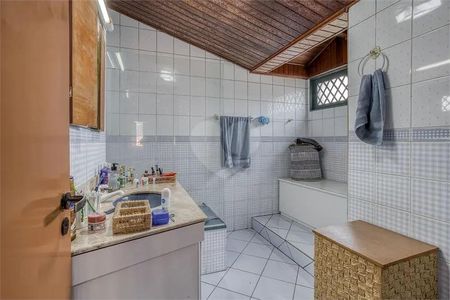 Casa à venda com 379m², 6 quartos e 4 vagas