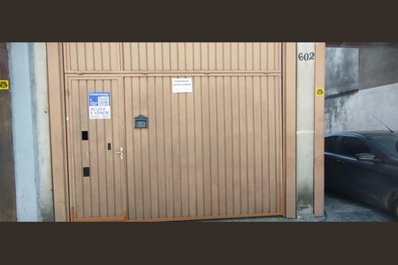 Casa para alugar com 60m², 1 quarto e 1 vagaFachada + Placa