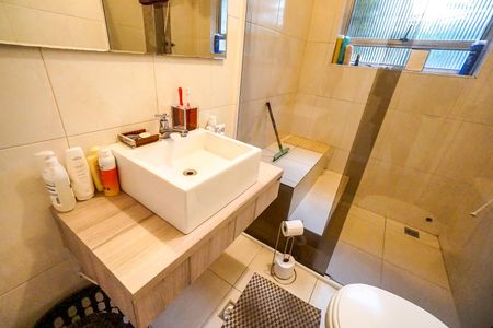 Casa à venda com 80m², 2 quartos e 2 vagasBanheiro