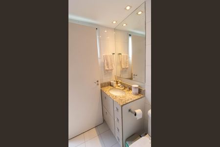 Apartamento à venda com 112m², 3 quartos e 2 vagas Apartamento à venda com 112m², 3 quartos e 2 vagasBanheiro da Suíte