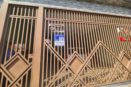 Casa à venda com 180m², 3 quartos e 2 vagas Casa à venda com 180m², 3 quartos e 2 vagasPlaca