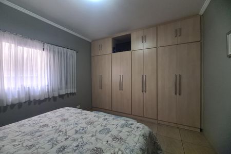 Casa à venda com 180m², 3 quartos e 2 vagas Casa à venda com 180m², 3 quartos e 2 vagasQuarto