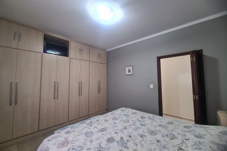 Casa à venda com 180m², 3 quartos e 2 vagas Casa à venda com 180m², 3 quartos e 2 vagasQuarto
