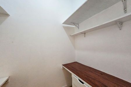 Apartamento para alugar com 50m², 1 quarto e sem vaga Apartamento para alugar com 50m², 1 quarto e sem vagaCloset do quarto