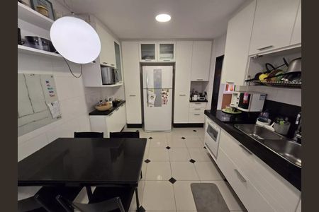 Apartamento à venda com 206m², 4 quartos e 1 vaga