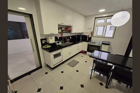 Apartamento à venda com 206m², 4 quartos e 1 vaga