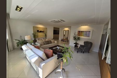 Apartamento à venda com 206m², 4 quartos e 1 vaga