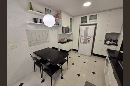 Apartamento à venda com 206m², 4 quartos e 1 vaga