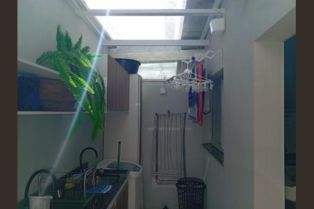 Casa à venda com 74m², 2 quartos e 1 vaga