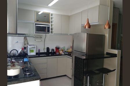 Casa à venda com 74m², 2 quartos e 1 vaga