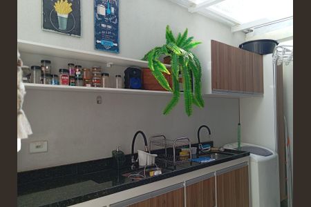 Casa à venda com 74m², 2 quartos e 1 vaga