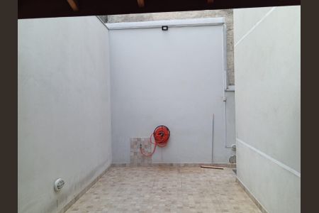Casa à venda com 74m², 2 quartos e 1 vaga