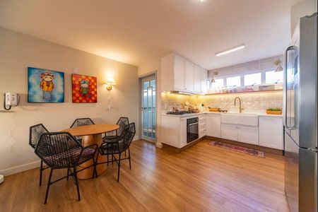 Apartamento à venda com 199m², 4 quartos e 2 vagasCozinha