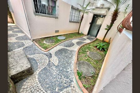 Apartamento à venda com 49m², 2 quartos e 1 vaga Apartamento à venda com 49m², 2 quartos e 1 vagaEntrada do bloco