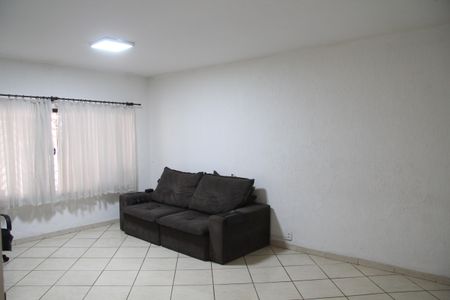 Casa à venda com 164m², 3 quartos e 3 vagasSala