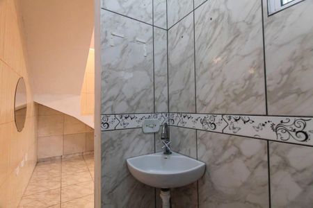 Casa à venda com 150m², 4 quartos e 2 vagas Casa à venda com 150m², 4 quartos e 2 vagasBanheiro de Serviço