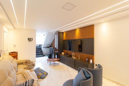 Casa à venda com 180m², 3 quartos e 6 vagasSala