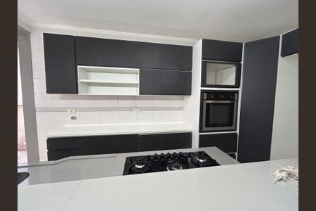 Casa à venda com 175m², 3 quartos e 2 vagas Casa à venda com 175m², 3 quartos e 2 vagasCozinha