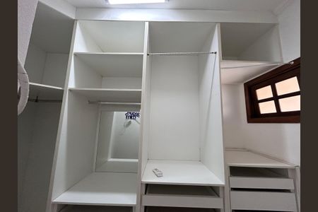 Casa à venda com 175m², 3 quartos e 2 vagas Casa à venda com 175m², 3 quartos e 2 vagasCloset da suíte
