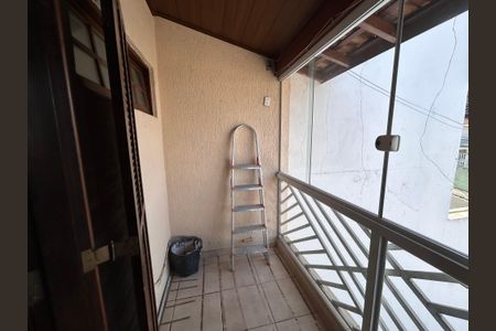 Casa à venda com 175m², 3 quartos e 2 vagas Casa à venda com 175m², 3 quartos e 2 vagasSacada