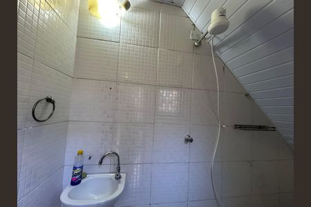 Casa à venda com 175m², 3 quartos e 2 vagas Casa à venda com 175m², 3 quartos e 2 vagasBanheiro 2