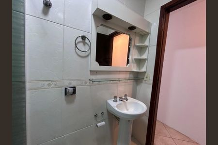 Casa à venda com 175m², 3 quartos e 2 vagas Casa à venda com 175m², 3 quartos e 2 vagasBanheiro 1