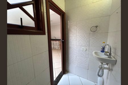 Casa à venda com 175m², 3 quartos e 2 vagas Casa à venda com 175m², 3 quartos e 2 vagasBanheiro 2