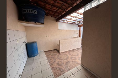 Casa à venda com 175m², 3 quartos e 2 vagas Casa à venda com 175m², 3 quartos e 2 vagasQuintal