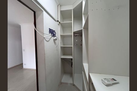 Casa à venda com 175m², 3 quartos e 2 vagas Casa à venda com 175m², 3 quartos e 2 vagasCloset da suíte