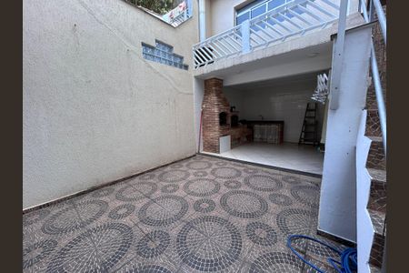 Casa à venda com 175m², 3 quartos e 2 vagas Casa à venda com 175m², 3 quartos e 2 vagasChurrasqueira