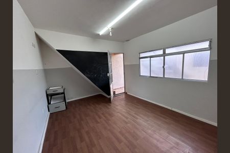 Casa à venda com 175m², 3 quartos e 2 vagas Casa à venda com 175m², 3 quartos e 2 vagasEscritório