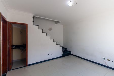 Casa para alugar com 100m², 2 quartos e 2 vagasSala