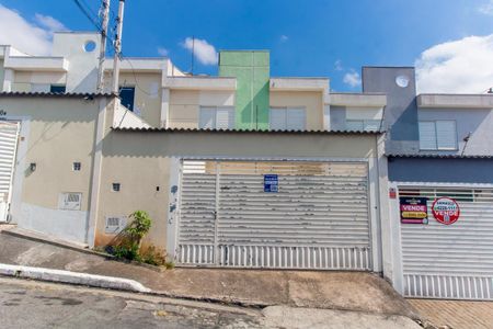 Casa para alugar com 100m², 2 quartos e 2 vagasFachada