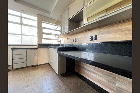 Apartamento à venda com 205m², 4 quartos e 2 vagas