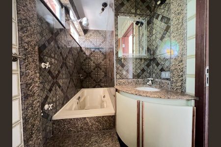 Apartamento à venda com 205m², 4 quartos e 2 vagas