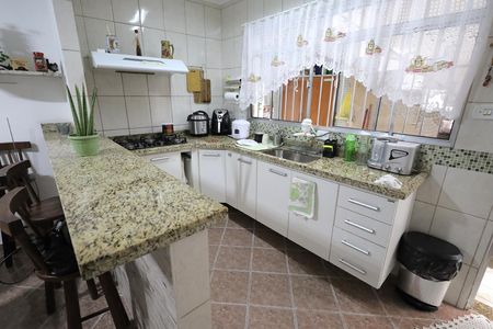 Casa à venda com 167m², 2 quartos e 2 vagas Casa à venda com 167m², 2 quartos e 2 vagasCozinha