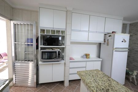 Casa à venda com 167m², 2 quartos e 2 vagas Casa à venda com 167m², 2 quartos e 2 vagasCozinha