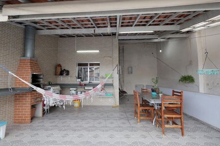 Casa à venda com 167m², 2 quartos e 2 vagas Casa à venda com 167m², 2 quartos e 2 vagasCobertura