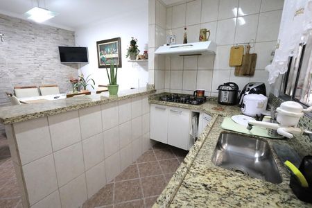 Casa à venda com 167m², 2 quartos e 2 vagas Casa à venda com 167m², 2 quartos e 2 vagasCozinha