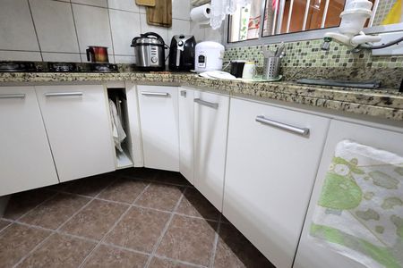 Casa à venda com 167m², 2 quartos e 2 vagas Casa à venda com 167m², 2 quartos e 2 vagasCozinha