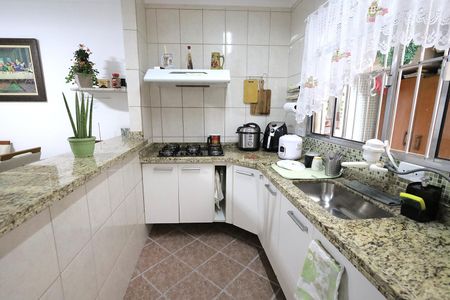 Casa à venda com 167m², 2 quartos e 2 vagas Casa à venda com 167m², 2 quartos e 2 vagasCozinha