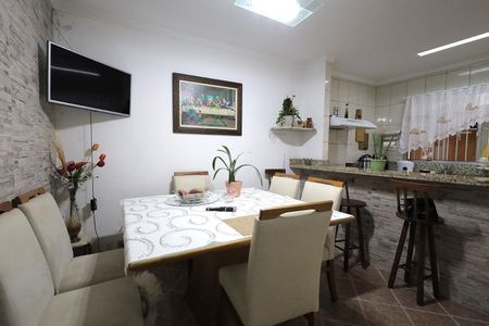 Casa à venda com 167m², 2 quartos e 2 vagas Casa à venda com 167m², 2 quartos e 2 vagasSala de Jantar