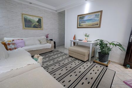 Casa à venda com 167m², 2 quartos e 2 vagas Casa à venda com 167m², 2 quartos e 2 vagasSala